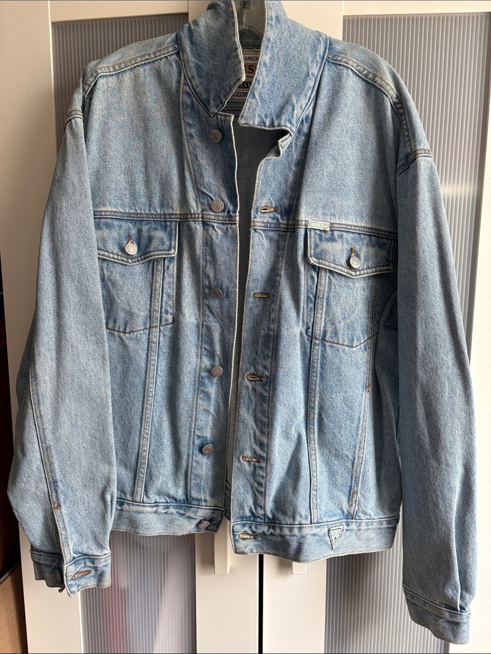 Guess vintage light Wash Blue Denim Jacket size large excellent condition